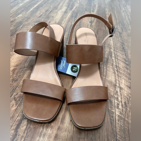 Universal Thread Brown Block Heel Sandals - Picture 4 of 5